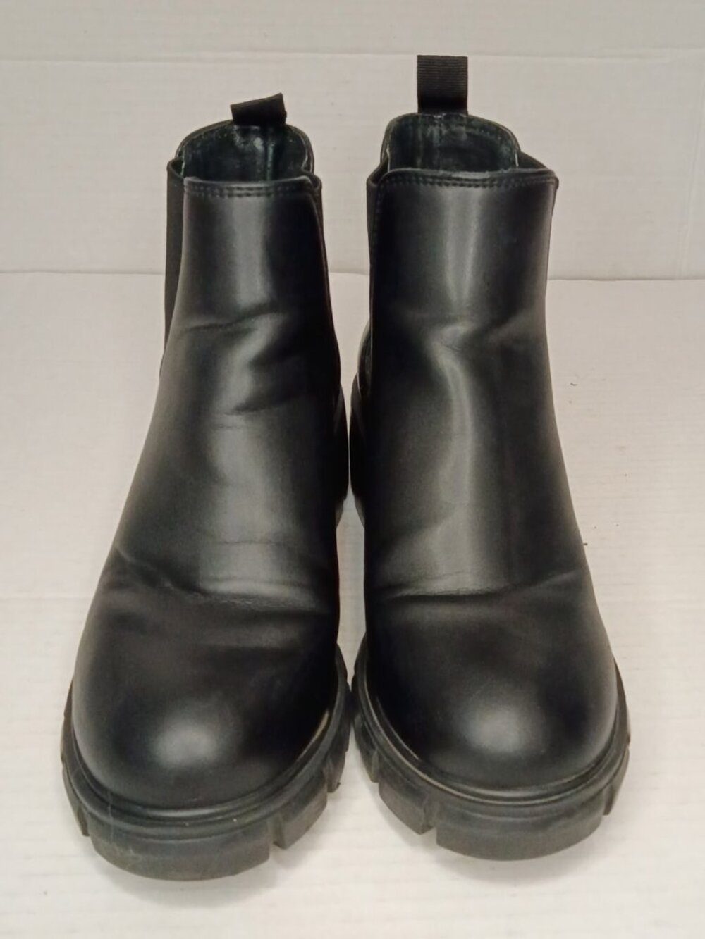 Steve Madden Hamlet Black Chelsea Lug Sole Ankle Boots Women’s Size 7M